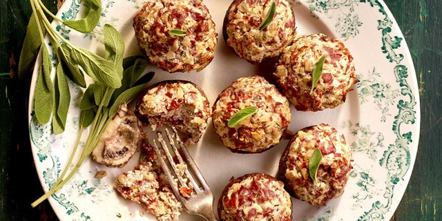 Ciuperci umplute cu branza de capra si muschi de vita