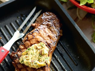 Friptura cu crema de unt cu ansoa, tarhon si masline