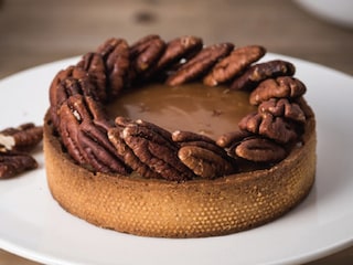 Tarta cu caramel sarat si nuci pecan