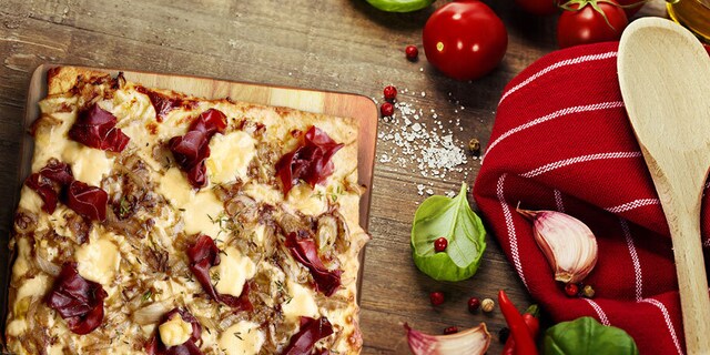 Pizza cu andive si bresaola