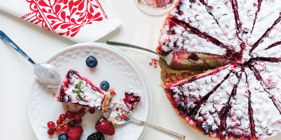 Tarta de branza dulce cu fructe de padure