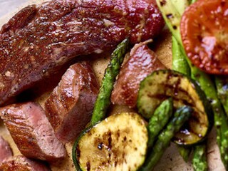 Muschiulet de porc cu legume la gratar