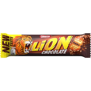 Lion | Baton cu interior de caramel si napolitana, cu ciocolata cu lapte 42g