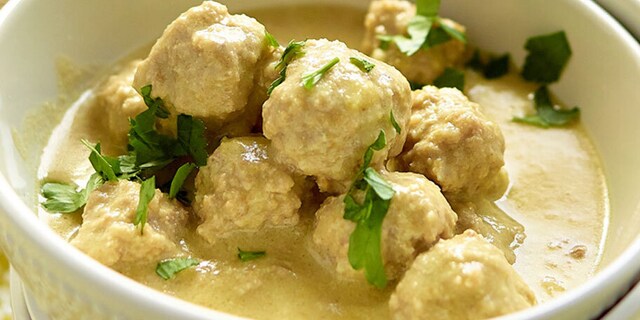 Chiftelute de vitel cu sos de migdale