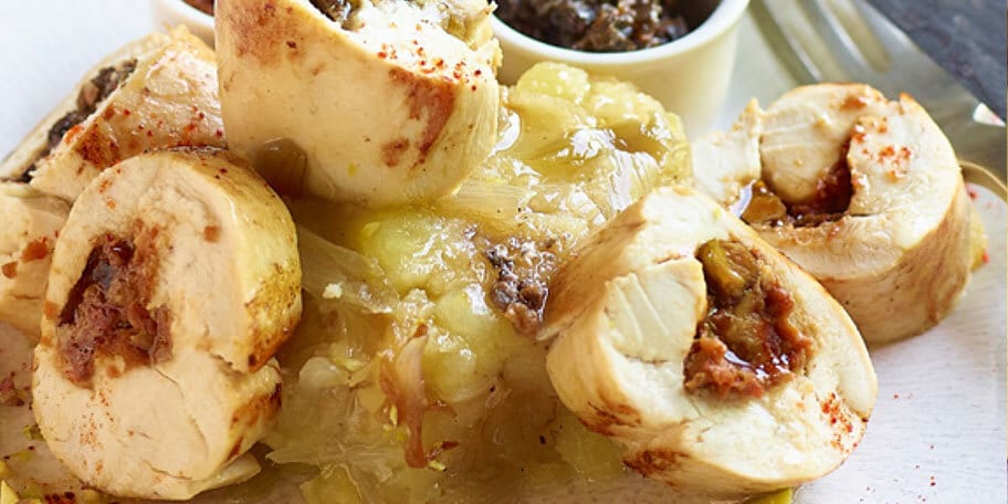 Fileuri de pui umplute cu pasta de masline, pasta de rosii uscate si fistic