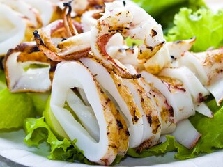 Velasquez Calamari la gratar cu guacamole rustic