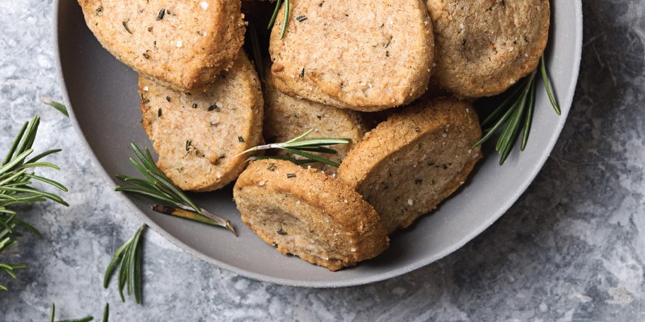 Biscuiti sablati (cu parmezan)