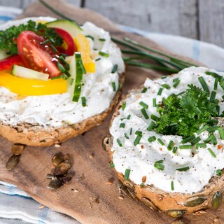 Almette | Savuros | Crema de branza cu ceapa si patrunjel 140g