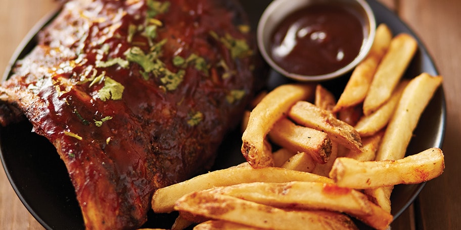 Coaste de porc cu sos barbecue