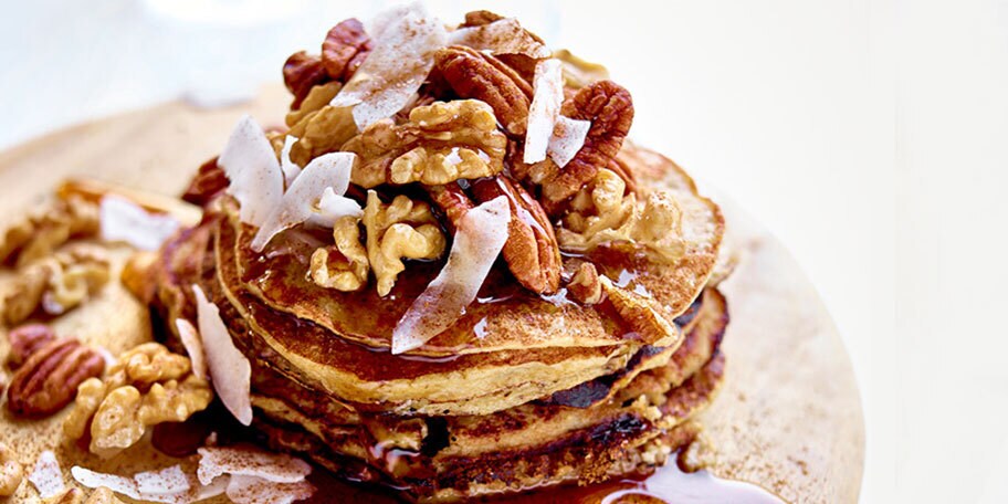 Clatite cu fulgi de ovaz, nuci si sirop de artar