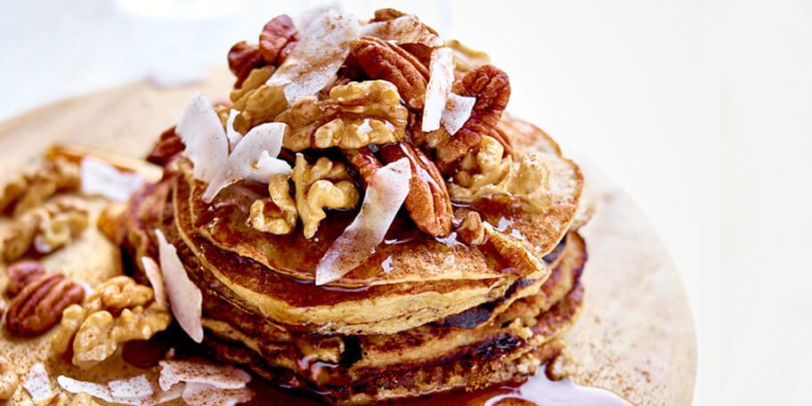 Clatite cu fulgi de ovaz, nuci si sirop de artar