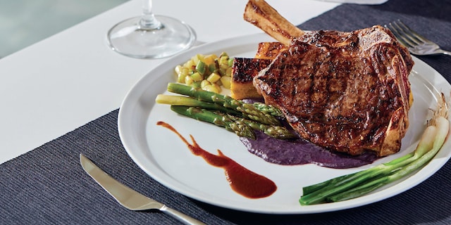 Antricot de vita cu piure de varza rosie