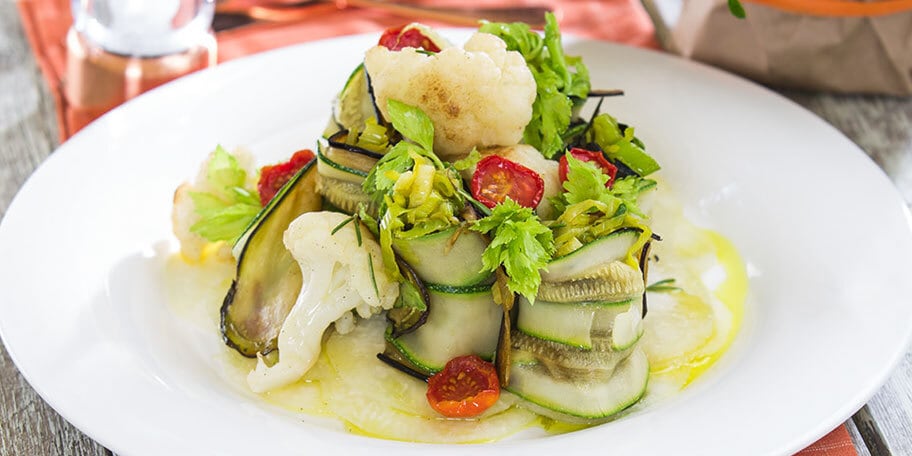 Rulouri de legume cu carpaccio de gulie