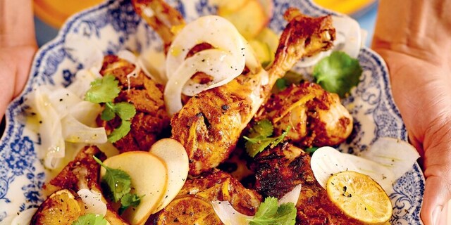 Pui tandoori cu salată de fenicul și măr