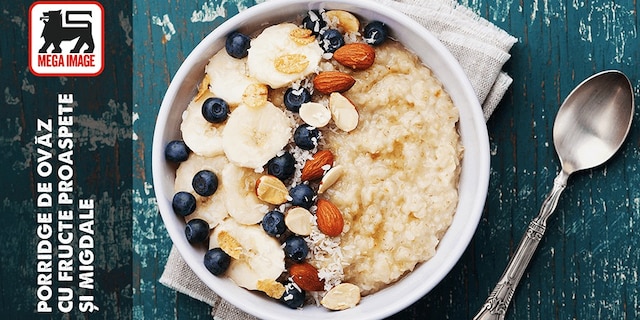  Porridge de ovăz cu fructe proaspete și migdale