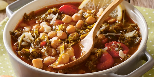 Mâncare de năut, chorizo și spanac