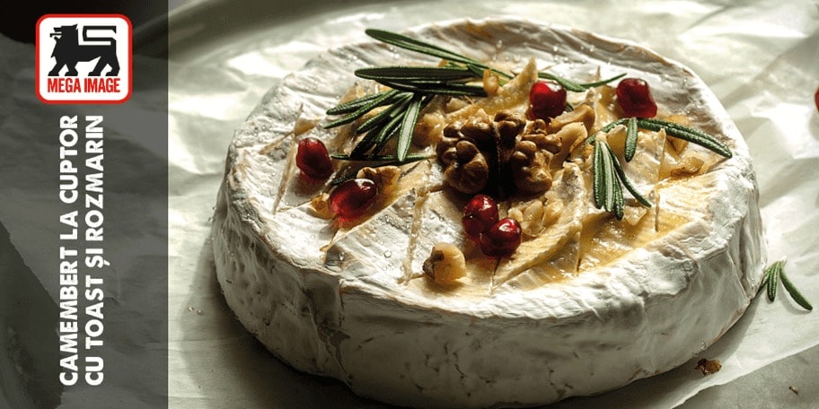 Camembert la cuptor cu toast și rozmarin