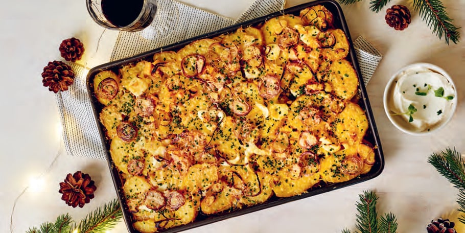 Cartofi franțuzești gratinați cu ou și ceapă eșalotă