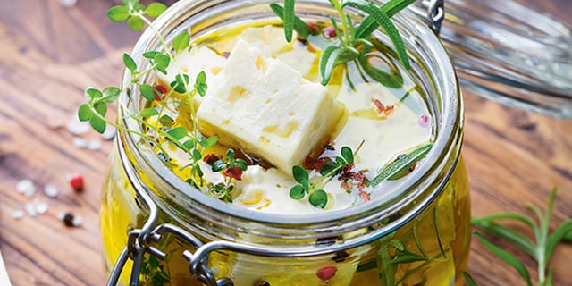 BRÂNZĂ FETA MARINATĂ