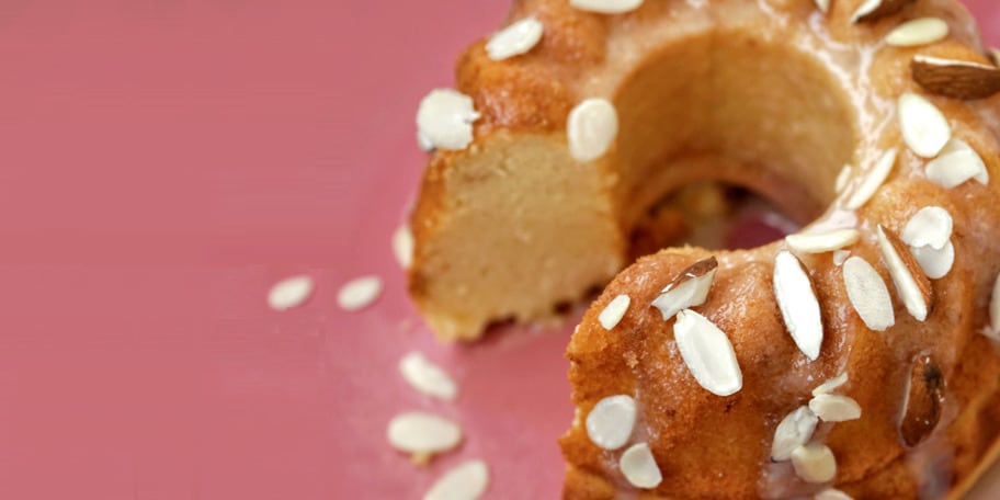 Tort Bundt, cu migdale și amaretto