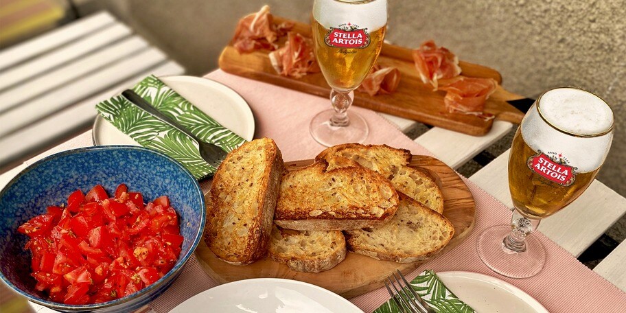 Bruschette cu rosii, ciuperci sotate & jamon