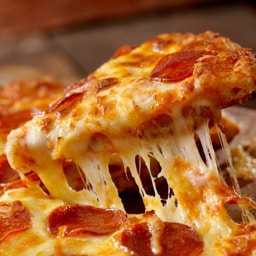 Hochland | Delicii calde | Branza pentru pizza 150g