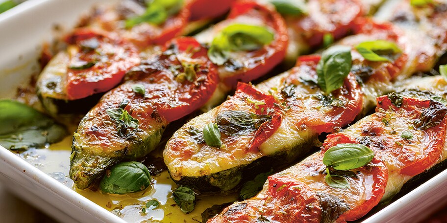 Zucchini copți cu topping caprese