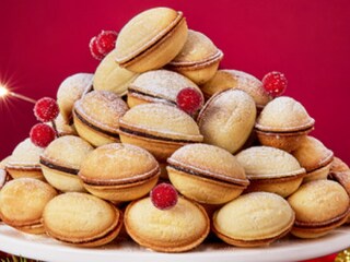 Nuci umplute cu cremă de ciocolată